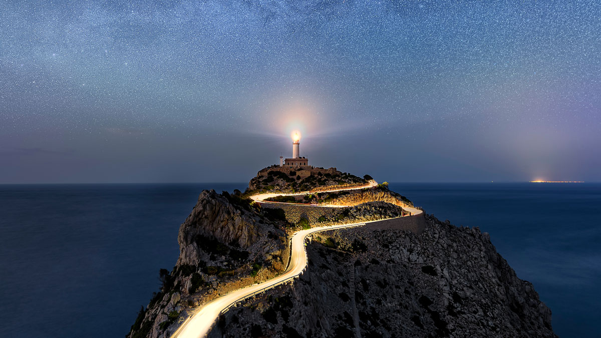 Path to lighthouse